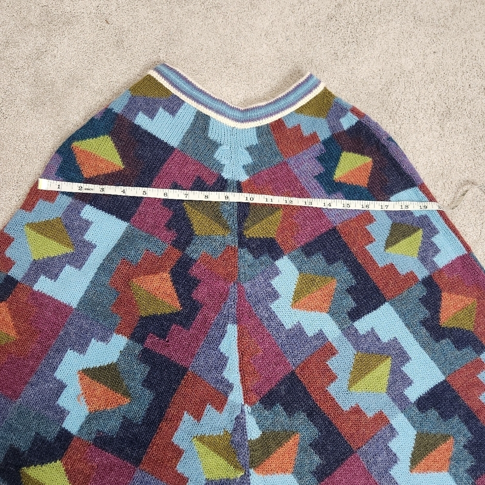 Geometric Patterned Multicolor Poncho Size Large - Picture 8 of 12